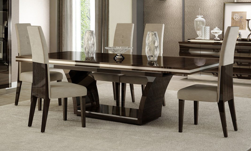 D832 - Table à manger - Wengé